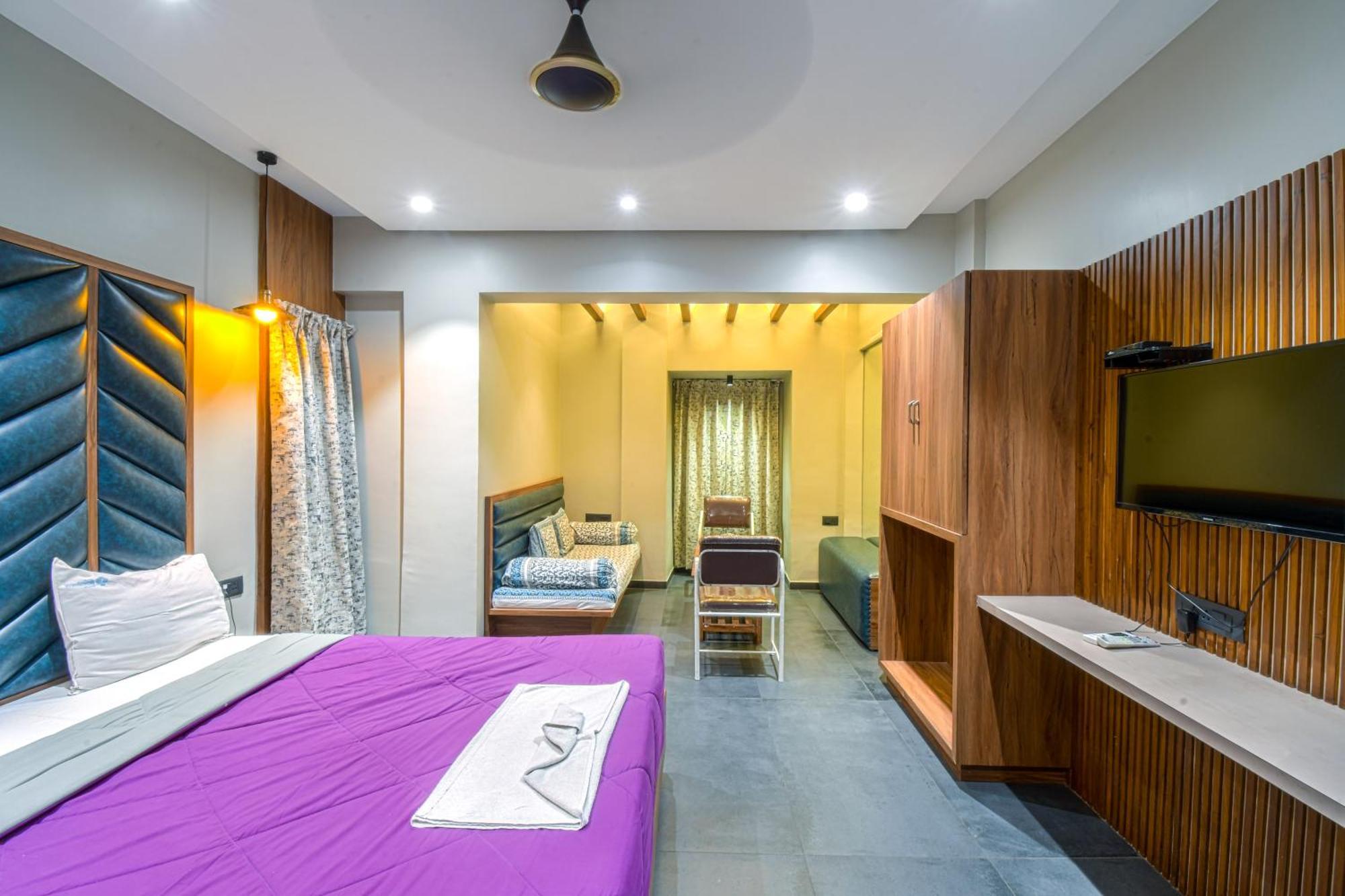 Hotel Vrindavan Deluxe Kolhapur Extérieur photo