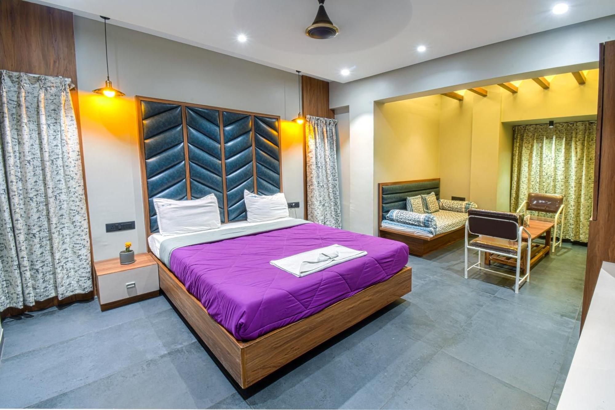 Hotel Vrindavan Deluxe Kolhapur Extérieur photo