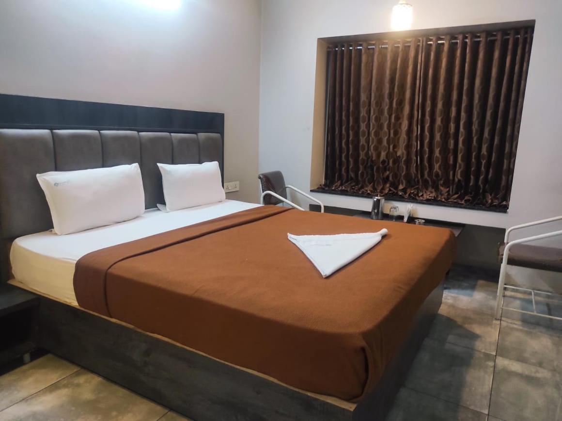 Hotel Vrindavan Deluxe Kolhapur Extérieur photo