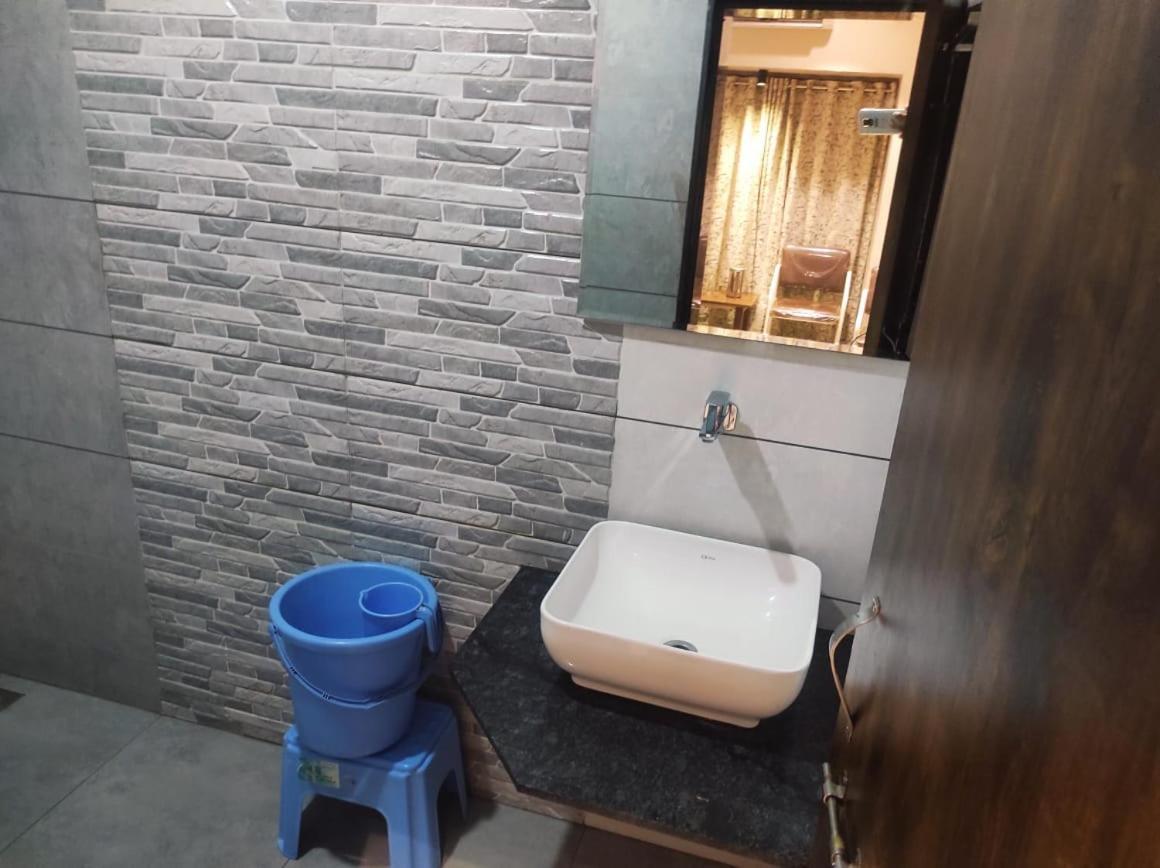 Hotel Vrindavan Deluxe Kolhapur Extérieur photo