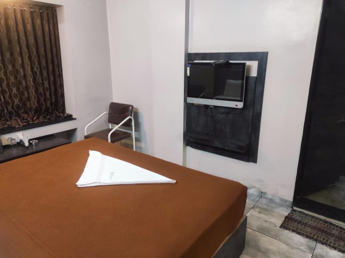 Hotel Vrindavan Deluxe Kolhapur Extérieur photo
