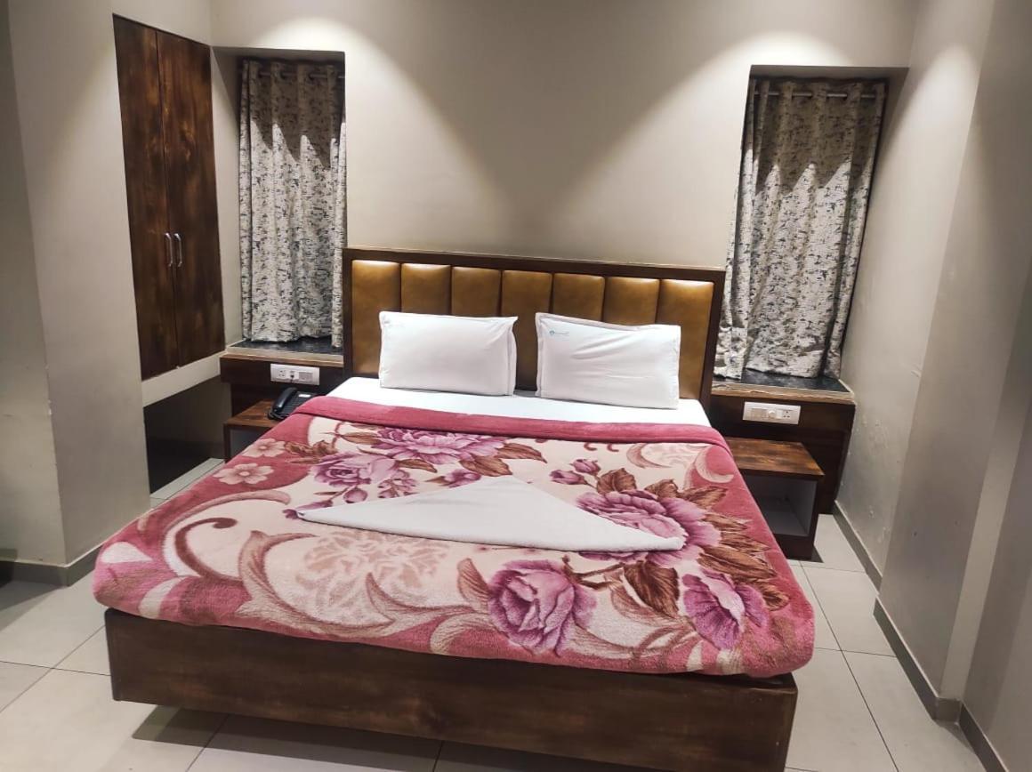 Hotel Vrindavan Deluxe Kolhapur Extérieur photo