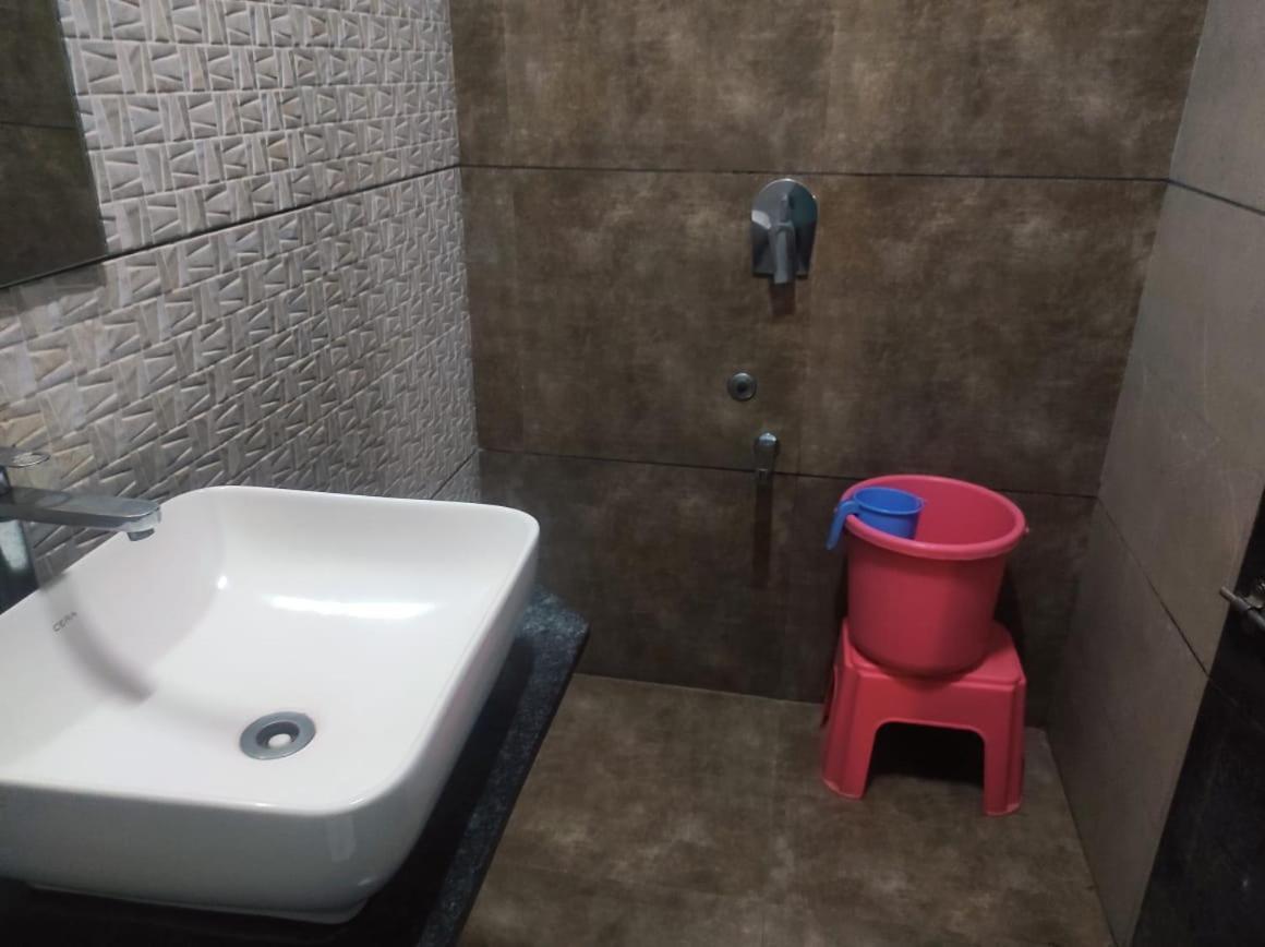 Hotel Vrindavan Deluxe Kolhapur Extérieur photo