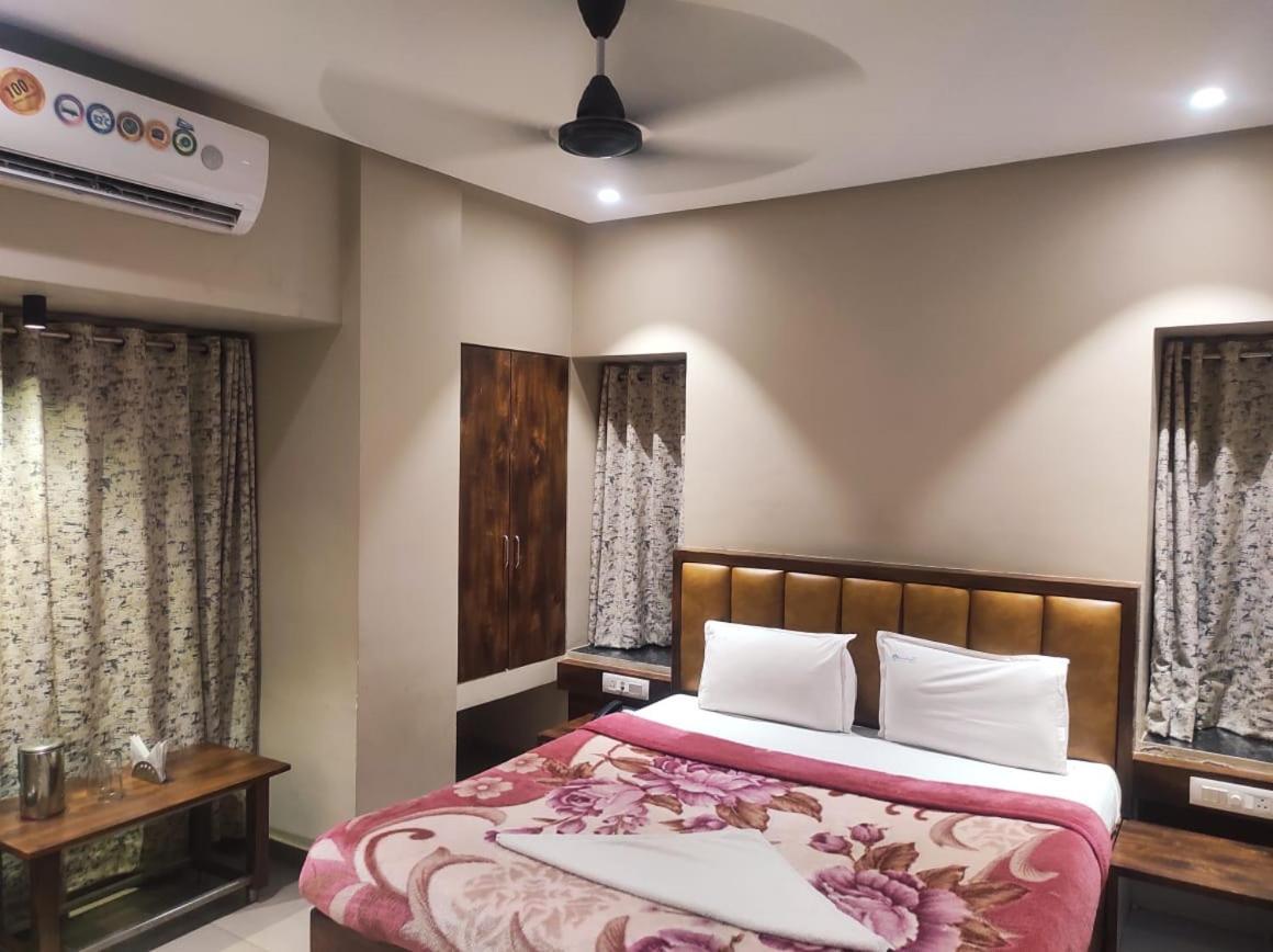 Hotel Vrindavan Deluxe Kolhapur Extérieur photo