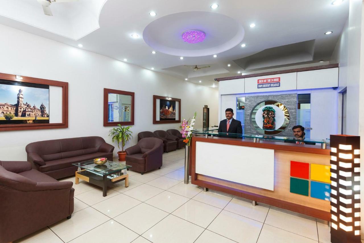 Hotel Vrindavan Deluxe Kolhapur Extérieur photo