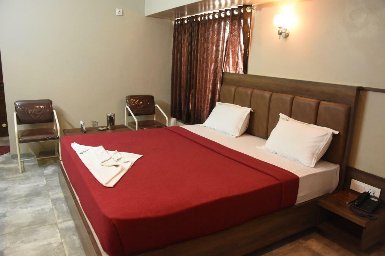 Hotel Vrindavan Deluxe Kolhapur Extérieur photo