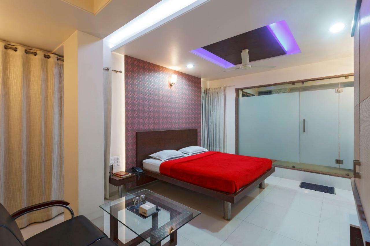 Hotel Vrindavan Deluxe Kolhapur Extérieur photo