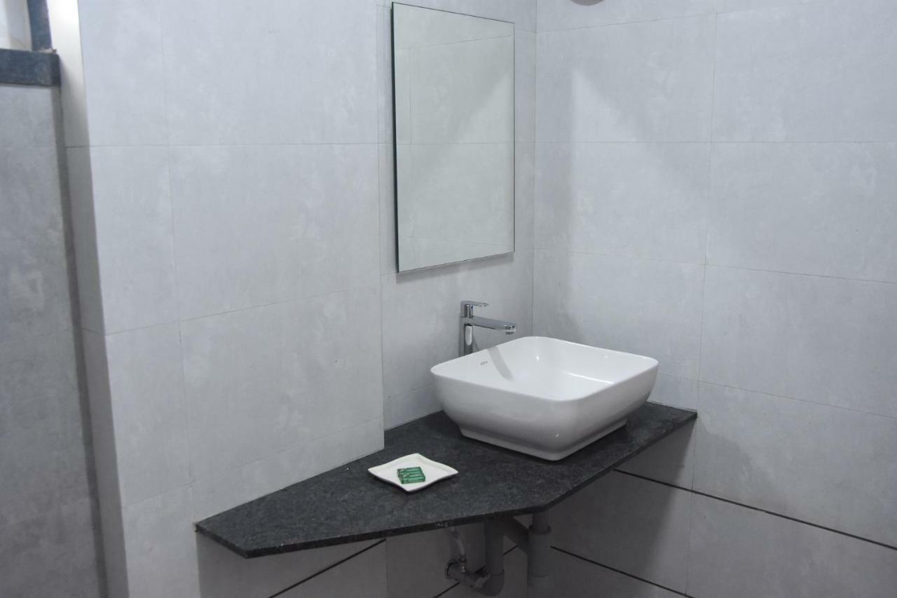 Hotel Vrindavan Deluxe Kolhapur Extérieur photo