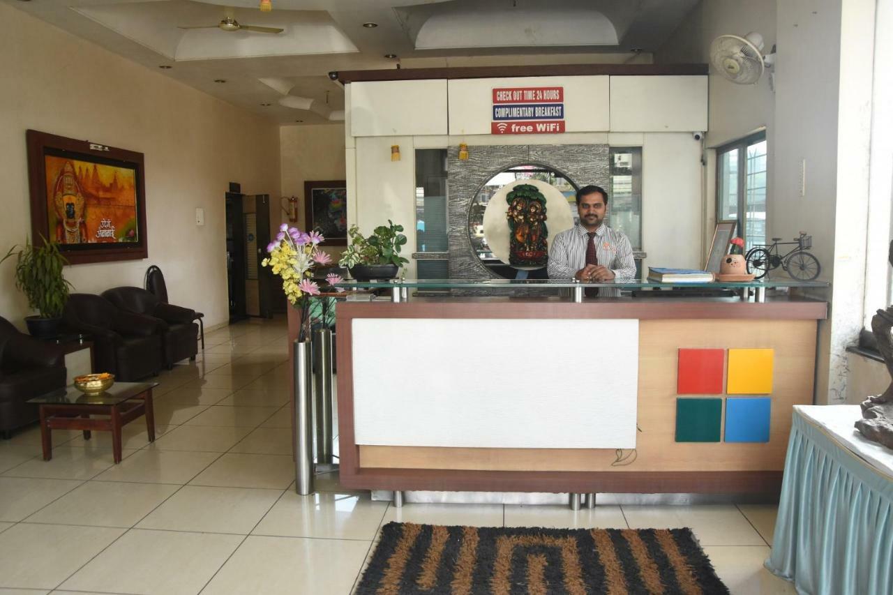 Hotel Vrindavan Deluxe Kolhapur Extérieur photo