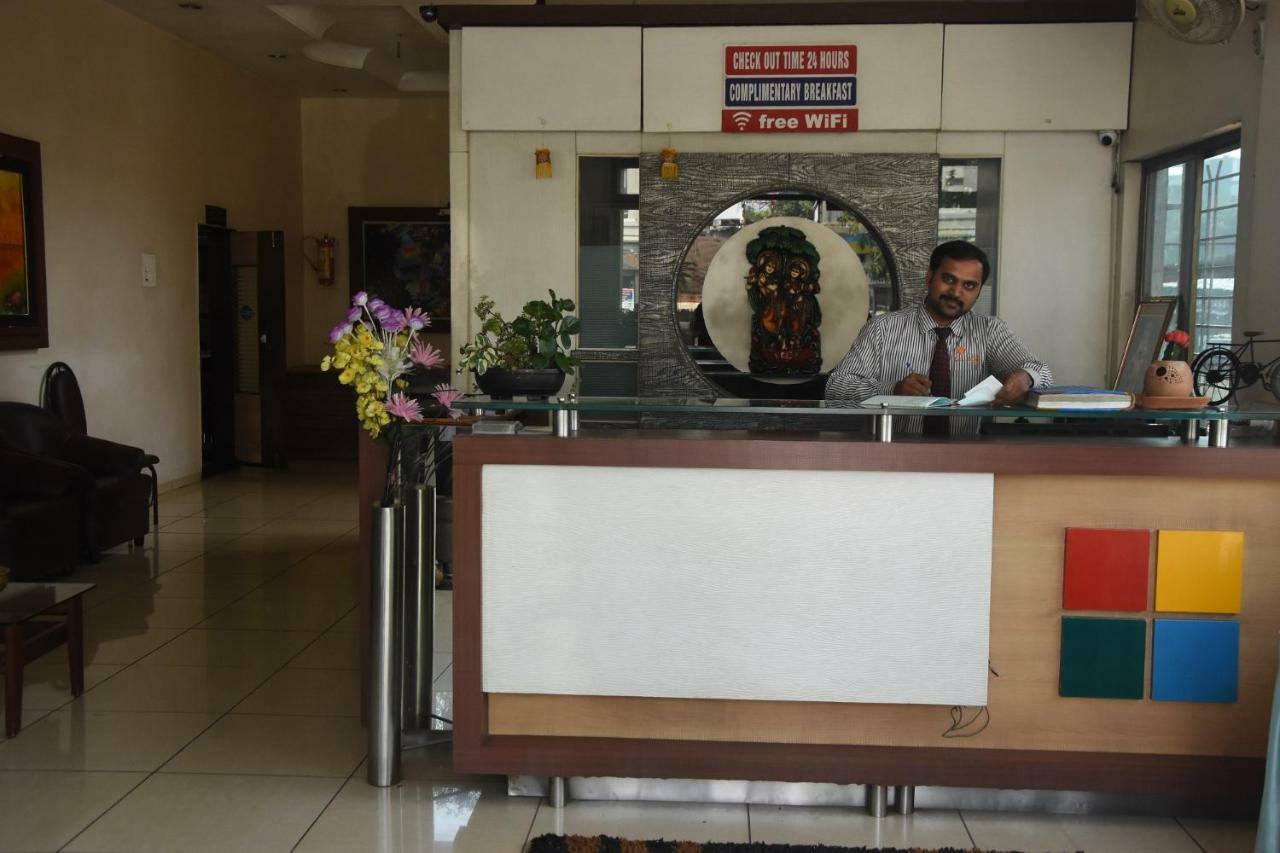Hotel Vrindavan Deluxe Kolhapur Extérieur photo